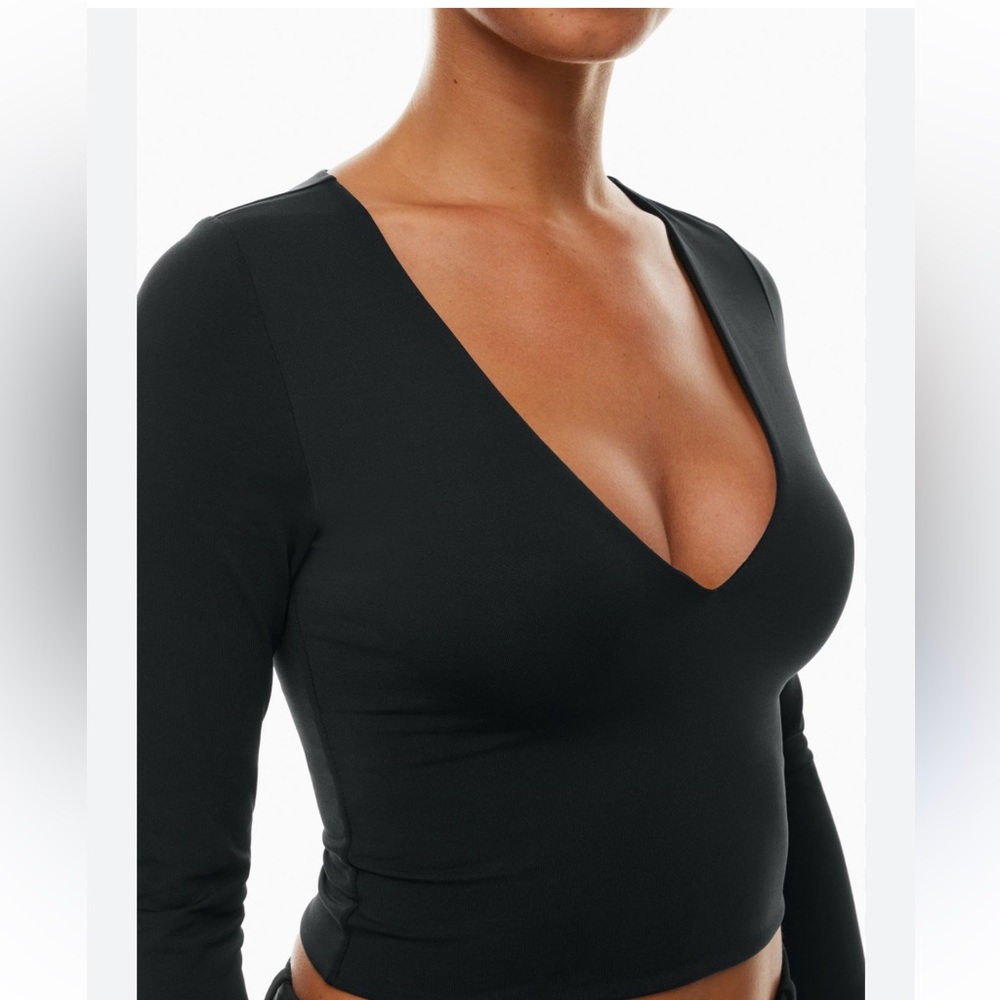 Aritzia Contour V Longsleeve - dark green